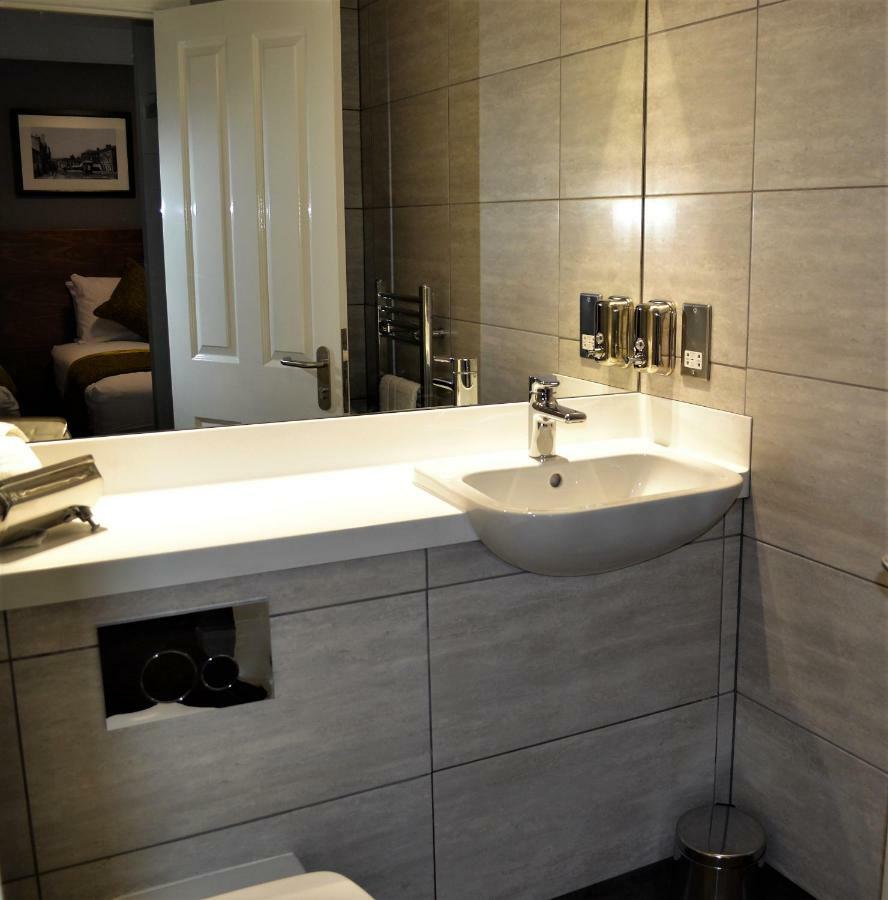 New Park Hotel Кармартен Экстерьер фото